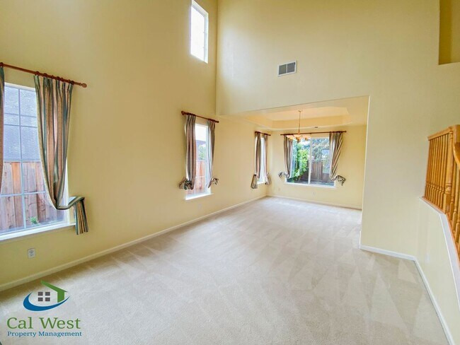 Building Photo - 1450 Sunrise Dr