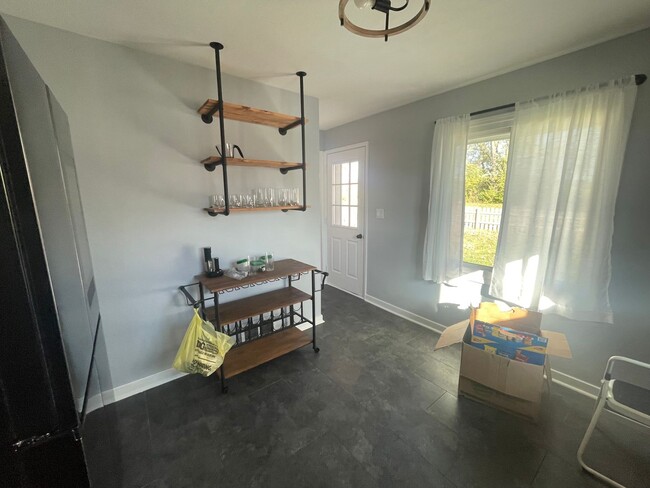 Building Photo - Updated 3 Bedroom 1 Bathroom Home
