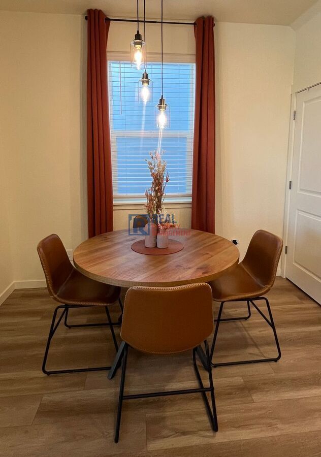 Foto del edificio - 588 Thoroughbred Ln