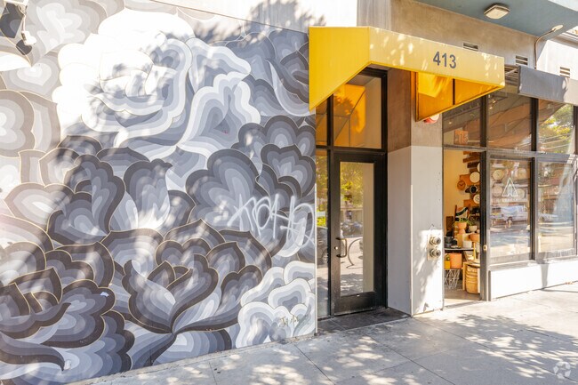 Entrance - 411 Valencia