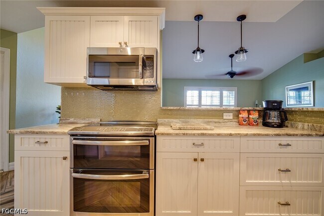 Building Photo - 8831 Banyan Cove Cir