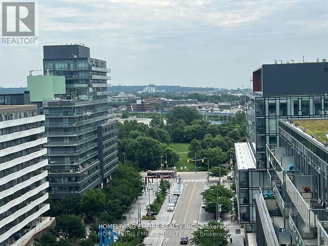 Photo du bâtiment - 425 Front St E