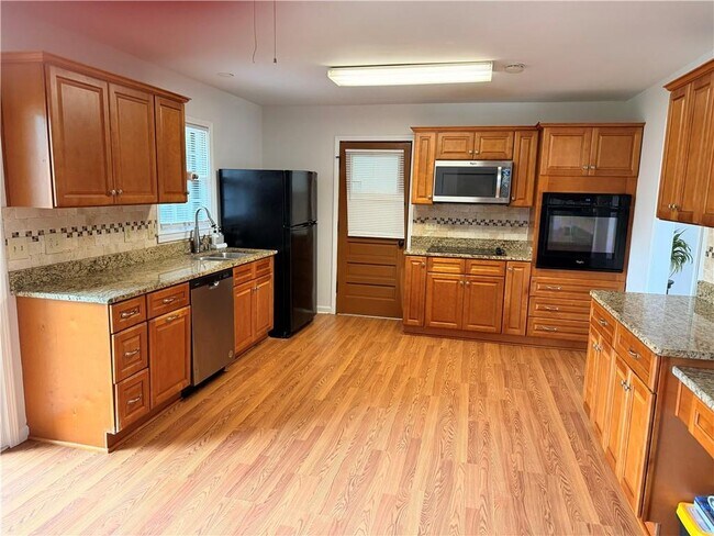 Foto del edificio - 886 Killian Hill Rd SW