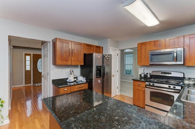 Building Photo - 3615 Fairfax Ct E