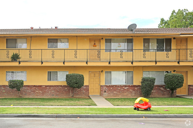 Oasis Apartments Fresno