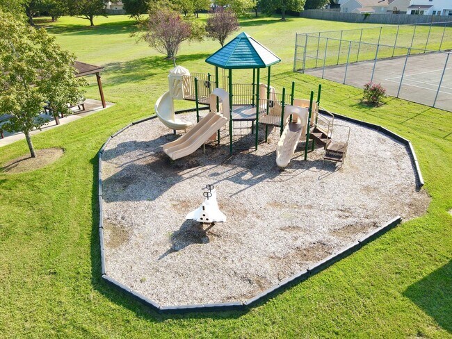 Foto del edificio - Available 05-07-26! Charming Home With A Wrap-Around Porch! Pet Friendly - Fenced Yard - Excellen...