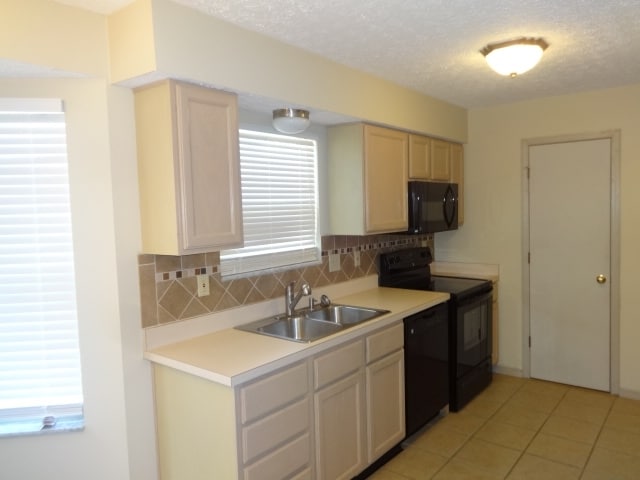Building Photo - 2097 Earlsway Drive