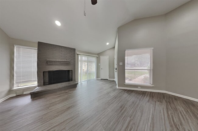 Building Photo - 16915 Tranquil Dr