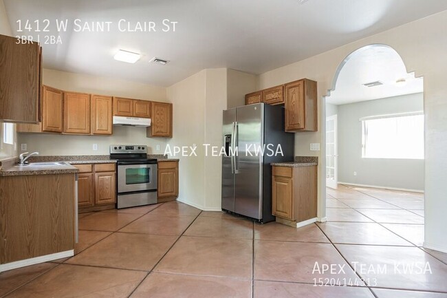 Building Photo - $1495- Lovely 3 Bed /2 Bath Duplex near Si...