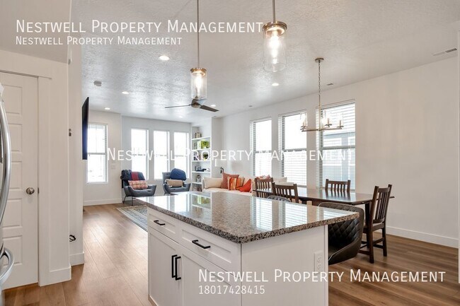 Building Photo - Amazing 3 bed Townhome in daybreak