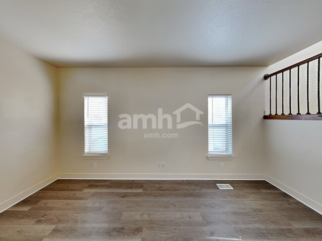 Foto del edificio - 4792 Addison Ave