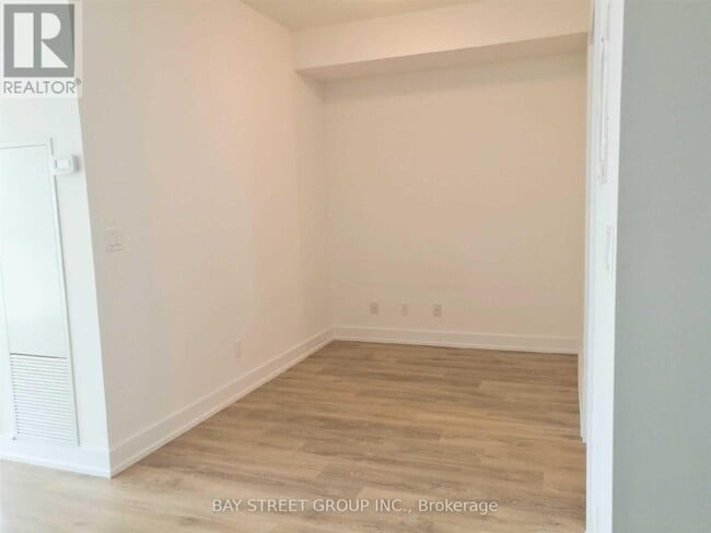 Photo du bâtiment - 150 Fairview Mall Dr