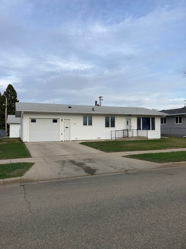 Building Photo - 1341 1st St SW