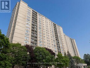 Building Photo - 5 Parkway Forest Dr
