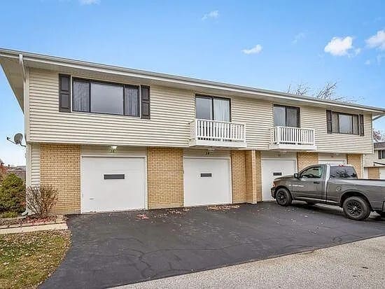 Building Photo - 36 Tonset Ct
