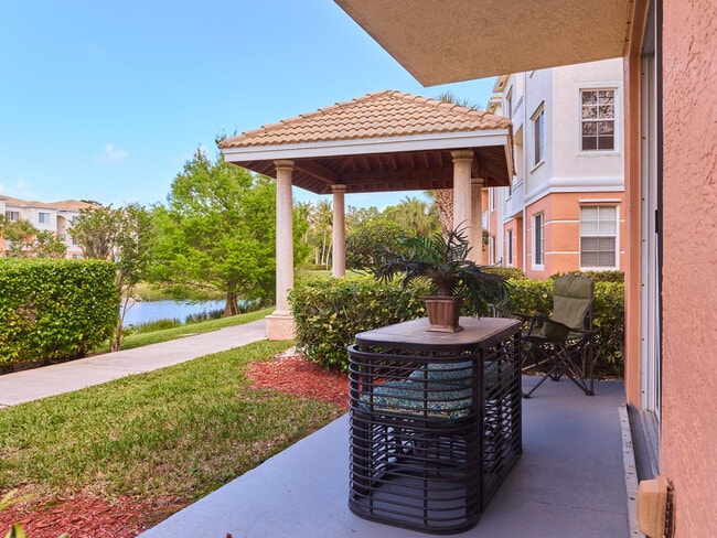 Foto del edificio - 9112 Myrtlewood Cir W