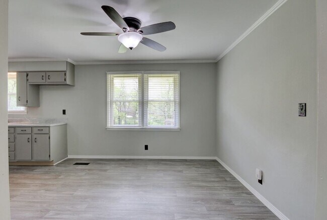 Building Photo - Nice 4 bedroom