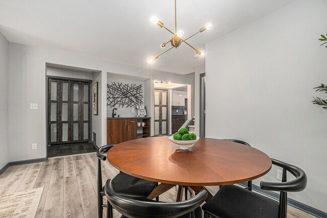 Building Photo - 112 S 37th St