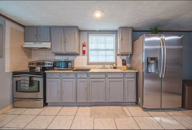 Foto del edificio - 1735 Grayson Dr