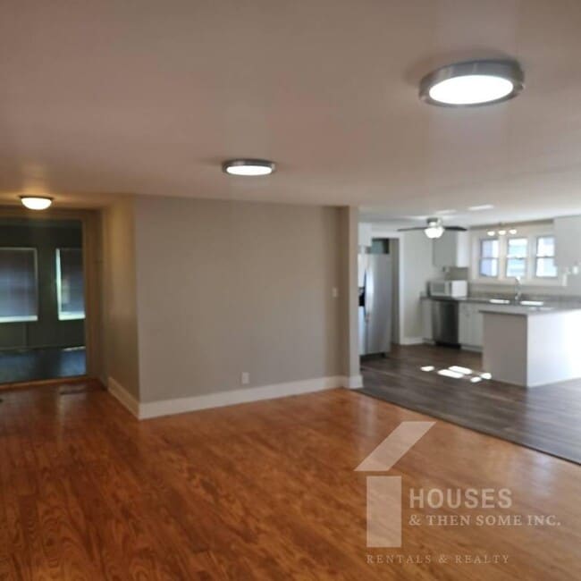 Foto del edificio - 250 Kirkland Ave