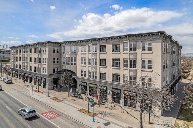 Foto del edificio - Urban Loft Living in the Heart of Baker W/...
