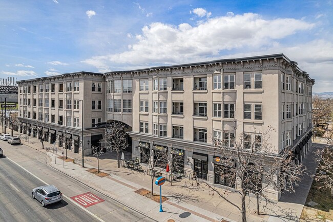 Building Photo - Urban Loft Living in the Heart of Baker W/...