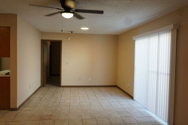 Foto del edificio - 2 bedroom 2 bathroom flat
