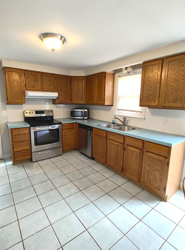 Building Photo - **West Warwick/Cowesett Single Family - $2...