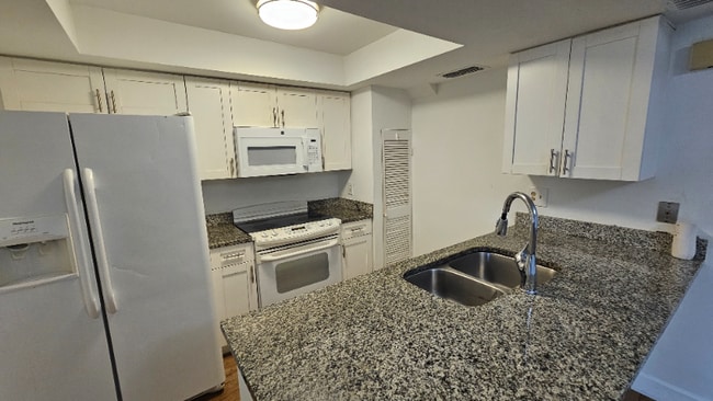 Building Photo - 4903 Catalina Dr