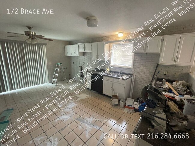 Building Photo - Modern Living in Elyria: Fully Remodeled 3...