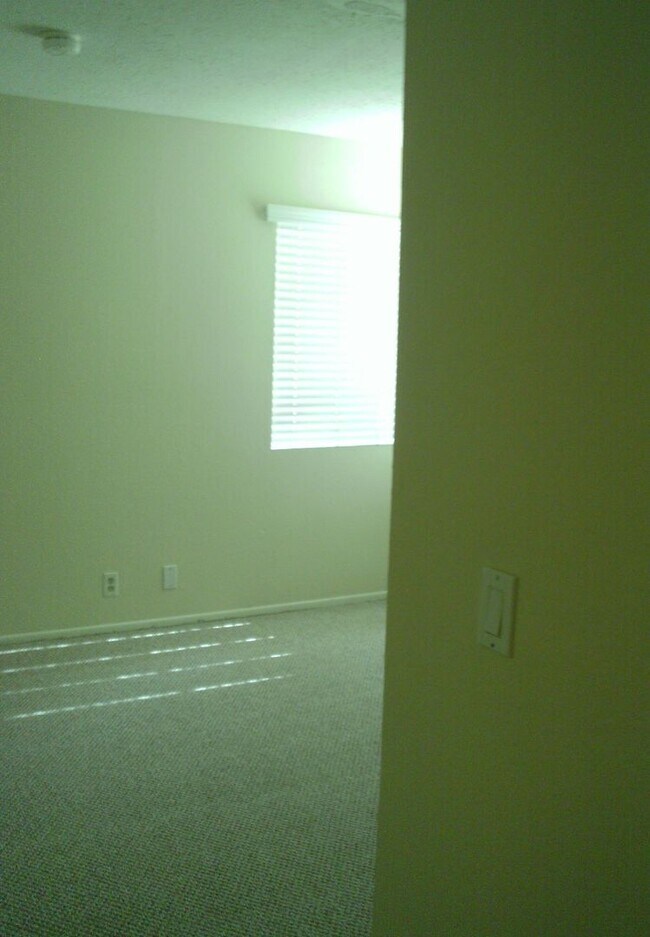 Building Photo - Spacious 2 Story Corona Condo