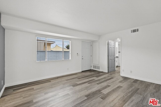 Foto del edificio - 1556 W 227th St