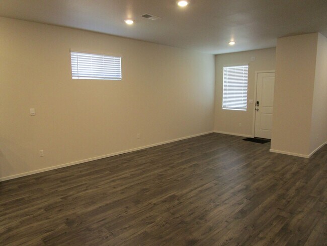 Foto del edificio - New Construction in Iron Horse Subdivision...