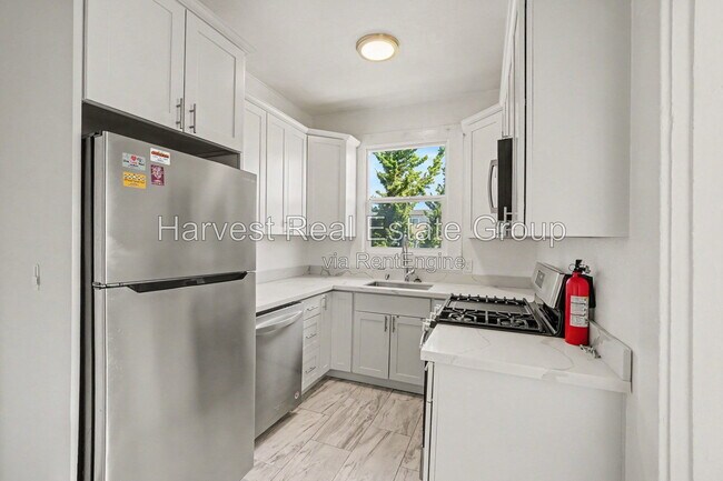 Building Photo - 1476 79th Ave