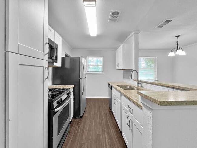 Foto del edificio - 6724 Maxine Dr