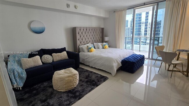 Foto del edificio - 1300 Brickell Bay Dr