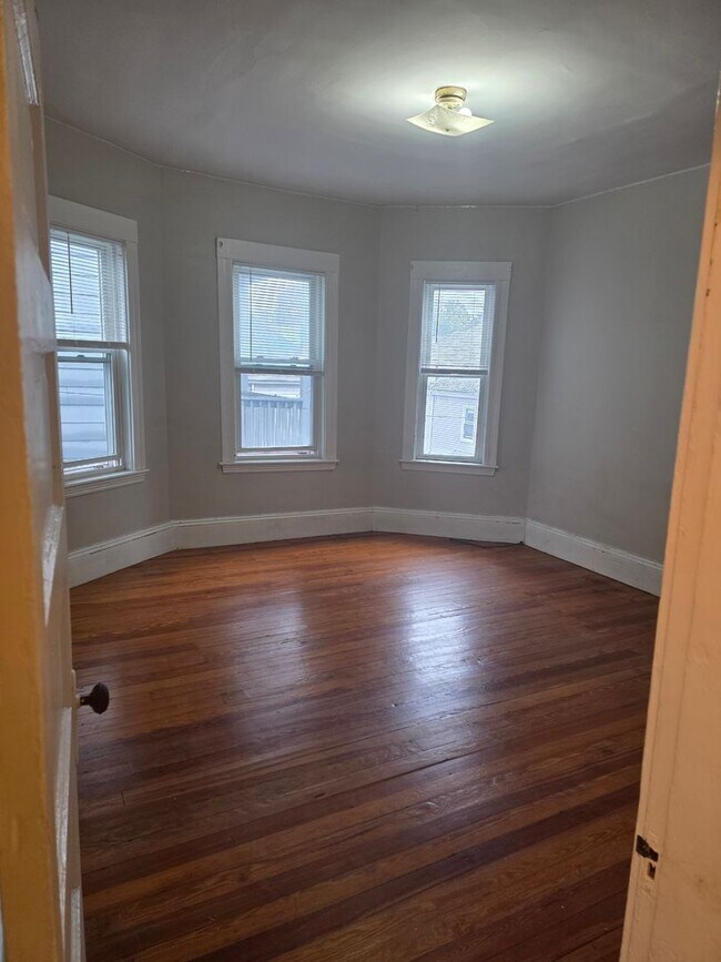 Foto del edificio - Great location; Spacious Oak Sq. 4bd w/ Po...