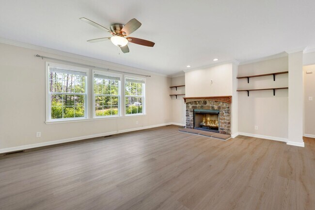 Building Photo - Charming 3-bedroom home with HUGE fenced-i...