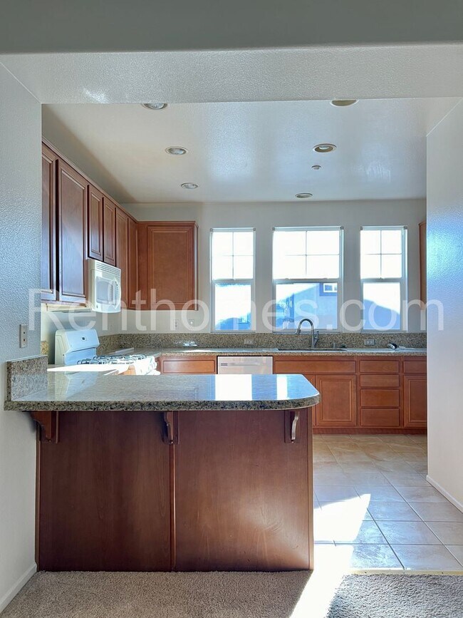 Foto del edificio - 16956 Laurel Hill Ln