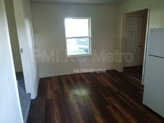 Building Photo - 26 S Central St