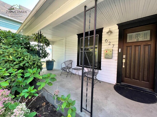 Building Photo - 2 br, 1 bath House - 627 B St