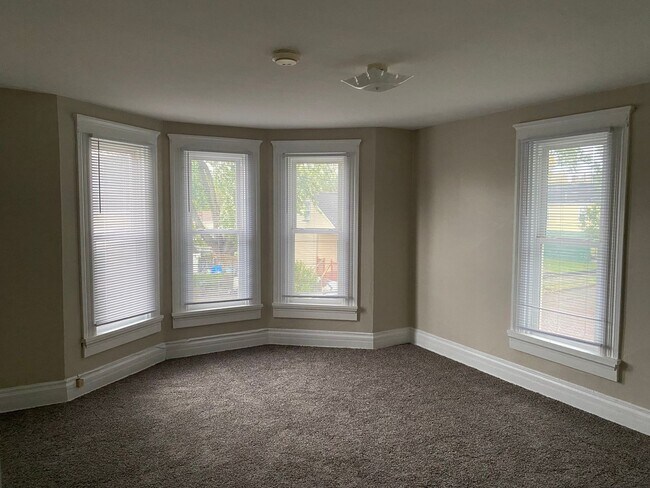 Foto del edificio - 636 Forest Rose Ave.