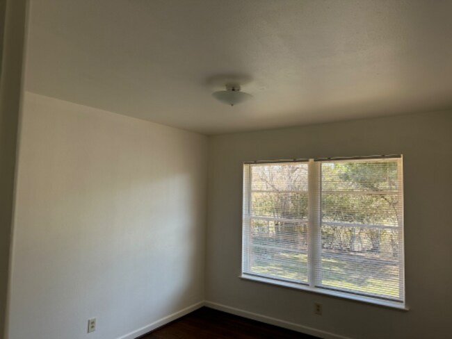 Foto del edificio - 6739 Ascot Ln