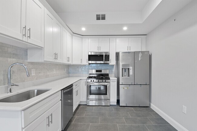 Foto del edificio - 311-315-315 West Side Ave