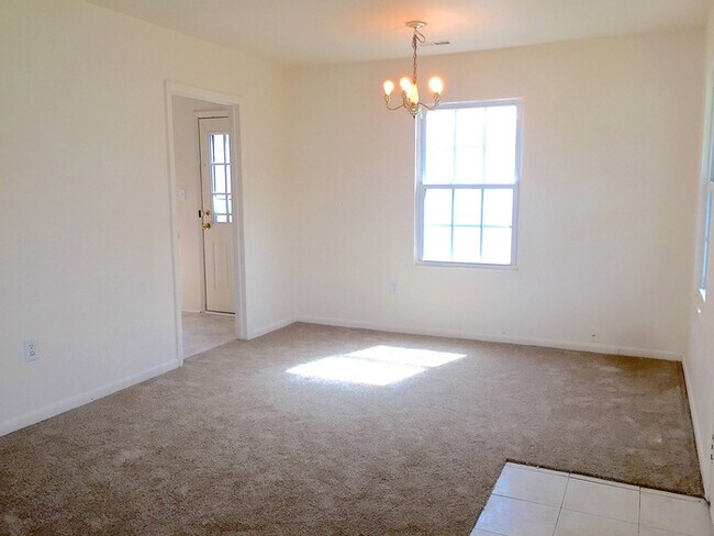 Building Photo - SUPER CUTE 2 BEDROOM HOME IN NORFOLK FOR R...