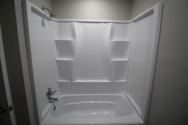 New Bathtub - 605 Buckingham Ln