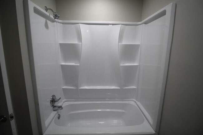 New Bathtub - 605 Buckingham Ln Townhome
