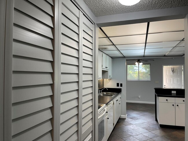 Foto del edificio - 1850 Fairview Villas Dr