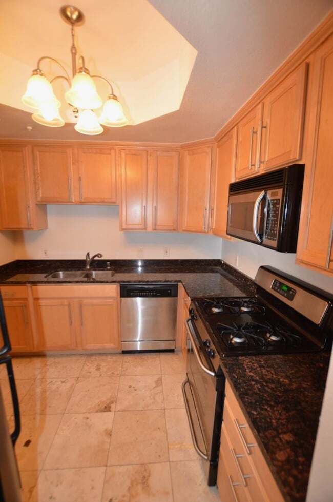 Foto del edificio - Meridian Unfurnished 1Bdr/1Bath Luxury Con...