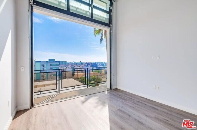 Foto del edificio - 3279 San Marino St